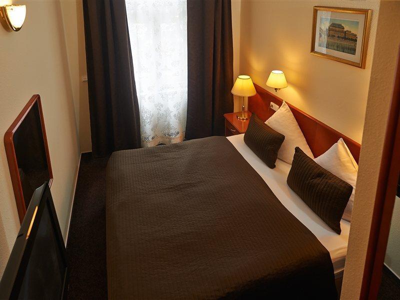 Hotel Andel Прага Екстериор снимка