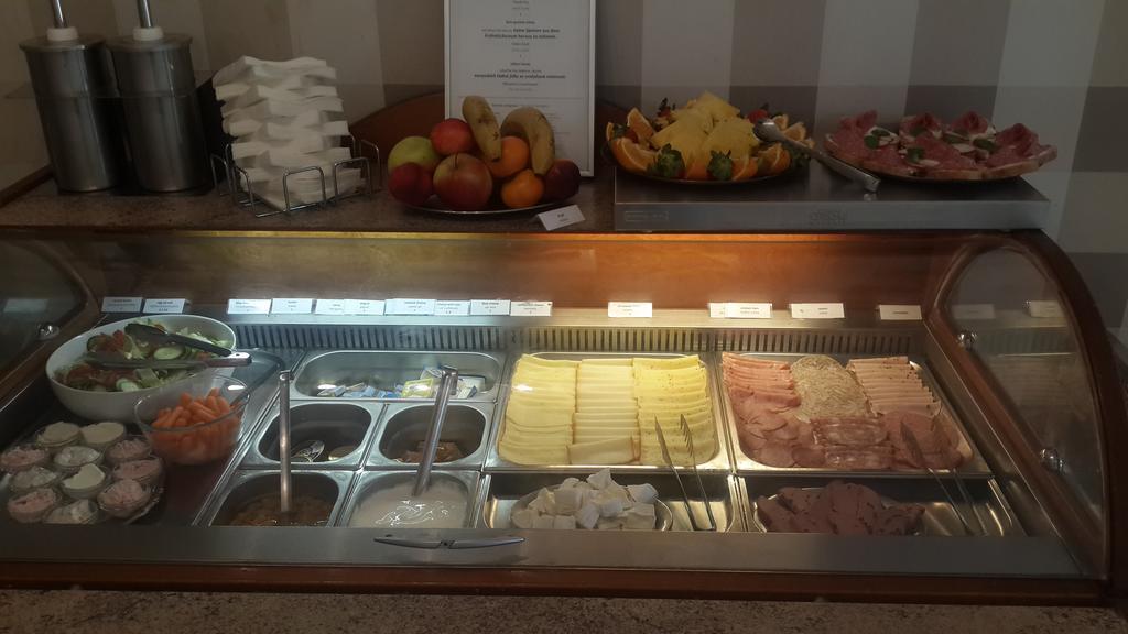Hotel Andel Прага Екстериор снимка