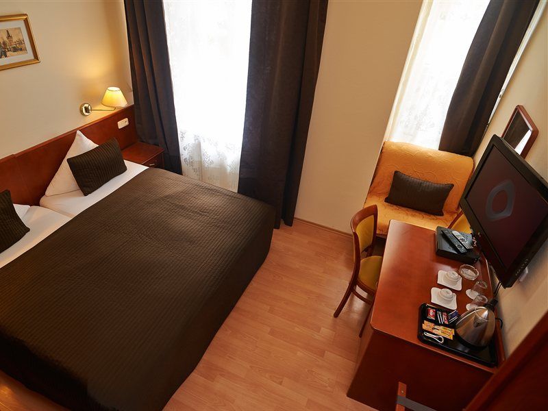 Hotel Andel Прага Екстериор снимка